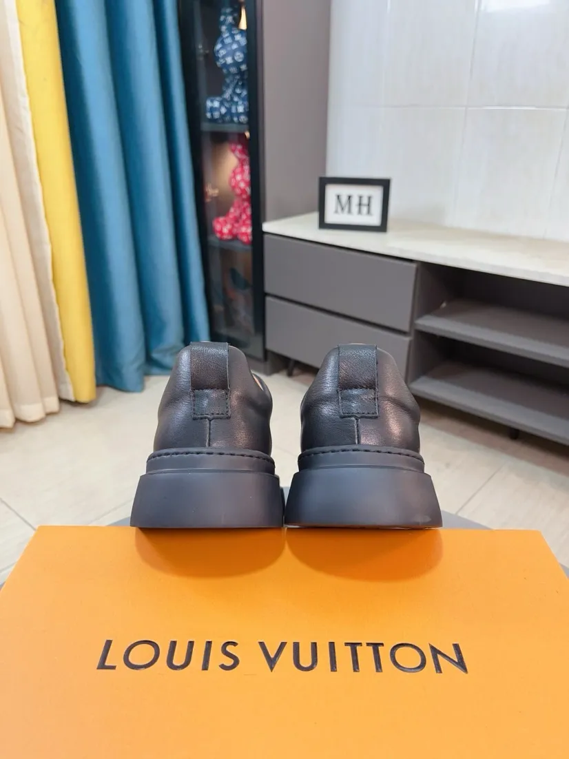 Men's men's shoes 💰480🌸🌸 LV styles are novel and fashionable, and the uppers are made of imported cowhide + LV special materials! Super trendy design! It’s eye-catching! The leather is soft, delicate, shiny and translucent, showing the ultimate hand-made craftsmanship. The leather lining and upper foot are soft, comfortable and breathable! Size: 38-44